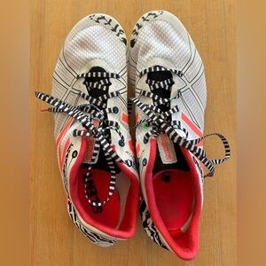 New Balance track and field sneakers size US 9 Uk 7. fit my daughter who is a 7.